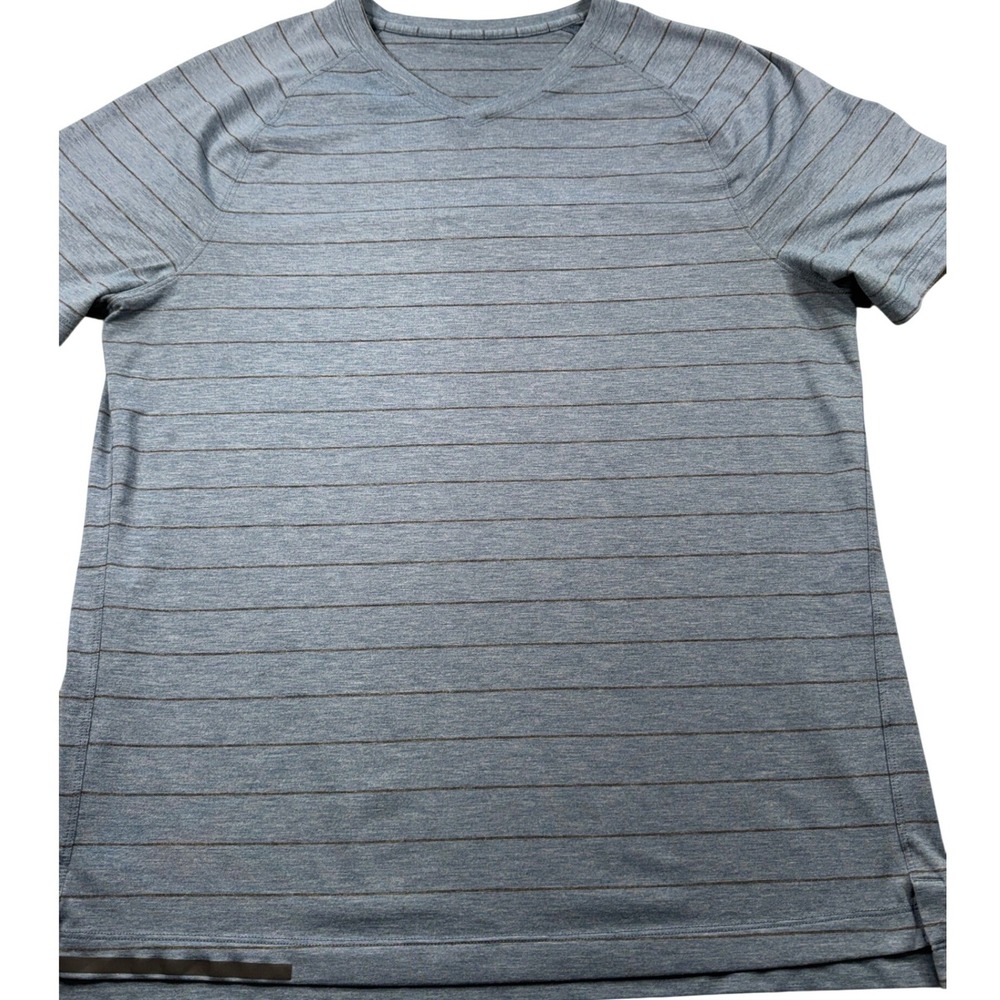 Lululemon V-Neck T-Shirt Mens L Blue Striped Short Sleeve Performance Tee - Picture 2 of 7